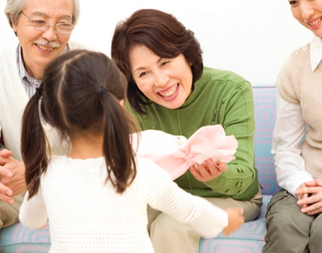 還暦祝いのお母さん