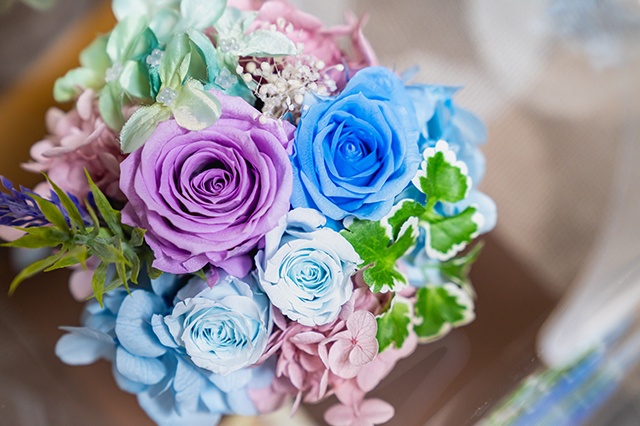 紫色を青色の花で作ったプリザーブドフラワー