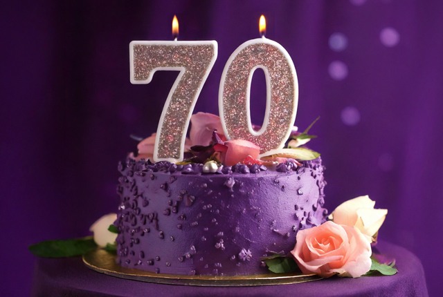 70歳の紫色の古希ケーキ